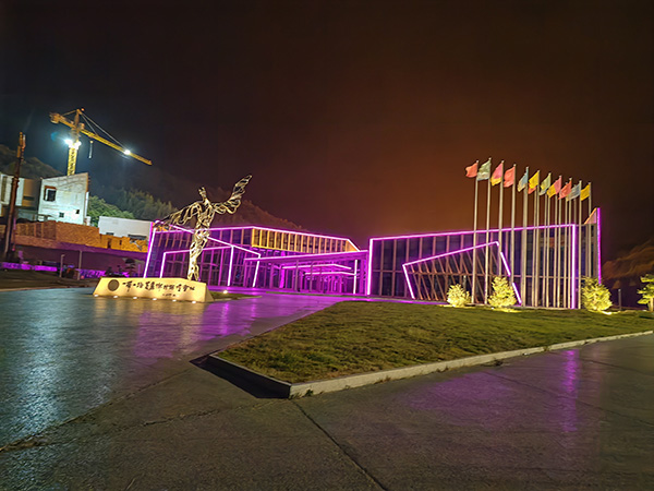 城市亮化是现代城市建设的重要组成部分,它不仅可以美化城市的夜景,还能提升城市的整体形象。随着科技的不断进步,城市亮化也得到了更多的关注和创新。本文将介绍一些关于城市亮化的创意和技术,帮助读者了解城市亮化的重要性以及如何进行肃北城市亮化的规划和实施。 城市亮化是现代城市建设的重要组成部分,它不仅可以美化城市的夜景,还能提升城市的整体形象。随着科技的不断进步,城市亮化也得到了更多的关注和创新。本文将介绍一些关于城市亮化的创意和技术,帮助读者了解肃北城市亮化的重要性以及如何进行肃北城市亮化的规划和实施。